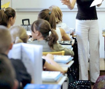O învăţătoare de la Şcoala Gimnazială din Corbu este acuzată că a abuzat mai mulţi elevi